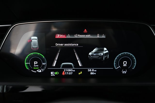 2023 Audi e-tron — photo 5 of 23