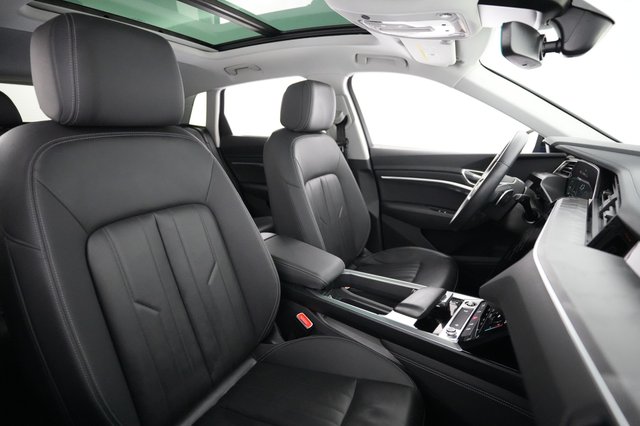 2023 Audi e-tron — photo 18 of 23