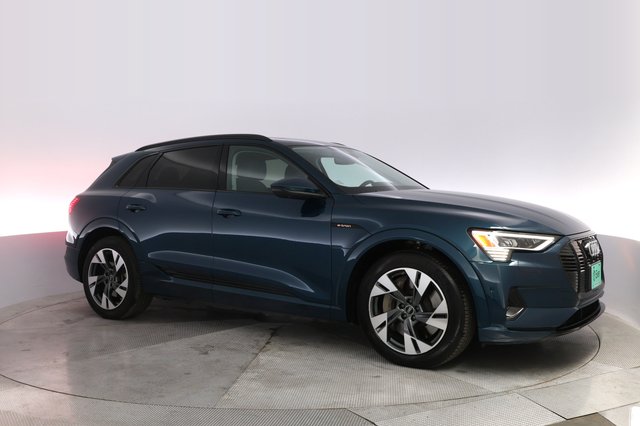 2023 Audi e-tron — photo 11 of 23