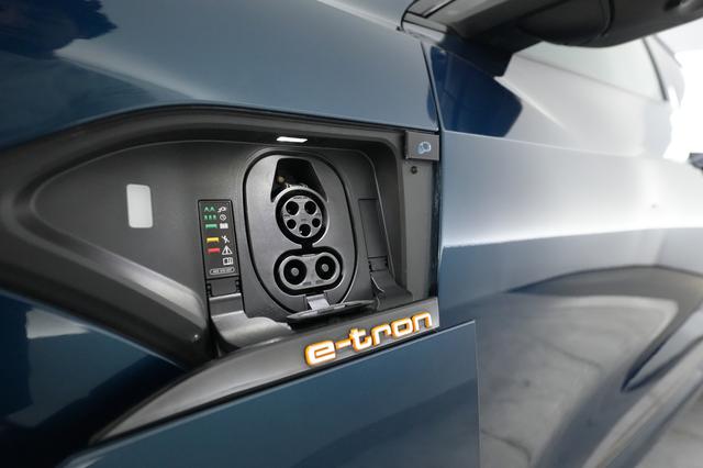 2023 Audi e-tron — photo 8 of 23