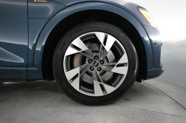 2023 Audi e-tron — photo 17 of 23