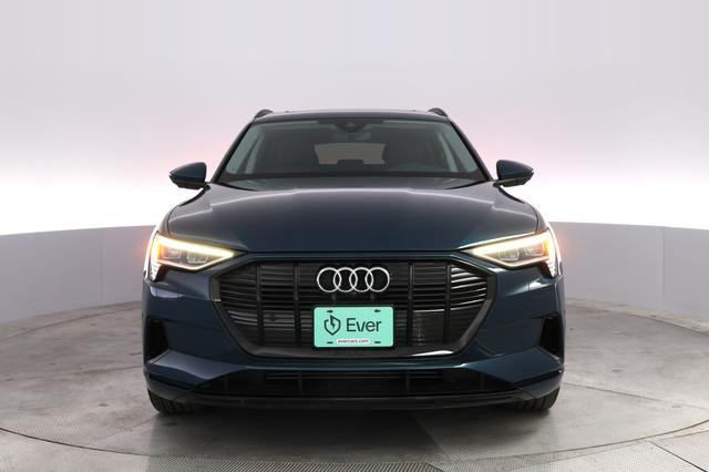 2023 Audi e-tron — photo 9 of 23