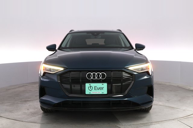 2023 Audi e-tron — photo 9 of 23