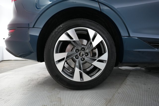 2023 Audi e-tron — photo 16 of 23