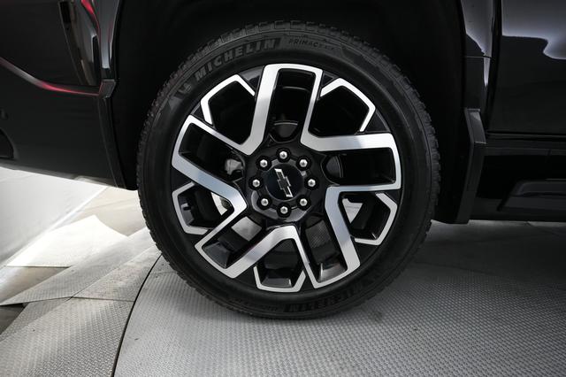 2024 Chevrolet Silverado EV — photo 10 of 16
