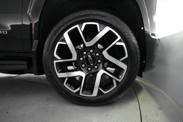 2024 Chevrolet Silverado EV — photo 9 of 16