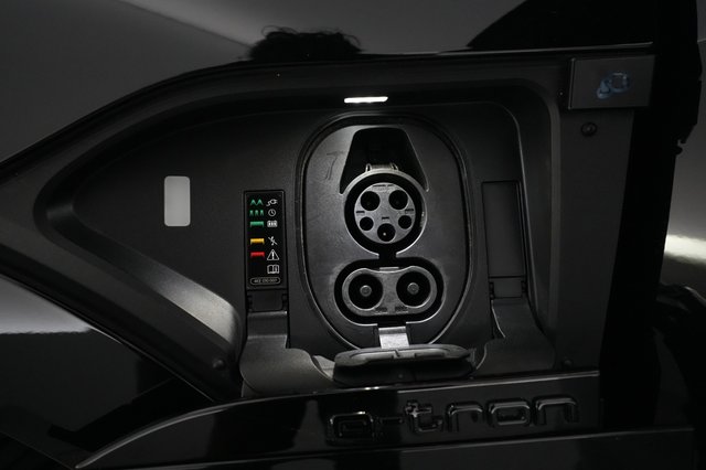 2024 Audi Q8 e-tron — photo 8 of 24