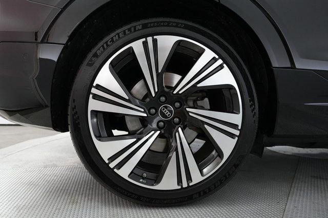2024 Audi Q8 e-tron — photo 17 of 24