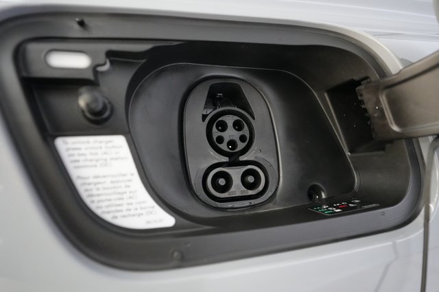 2022 Audi Q4 e-tron — photo 8 of 20