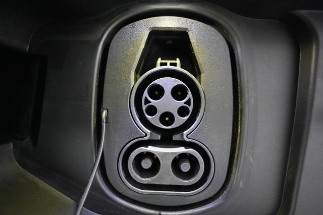 2024 Chevrolet Equinox EV — photo 8 of 21