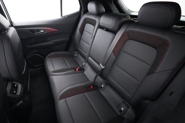 2024 Chevrolet Equinox EV — photo 18 of 21