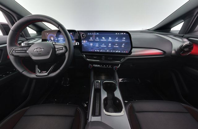 2024 Chevrolet Equinox EV — photo 21 of 23