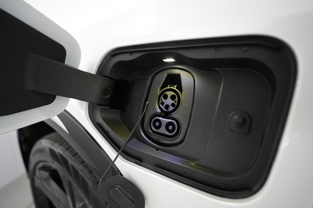 2024 Chevrolet Equinox EV — photo 8 of 23