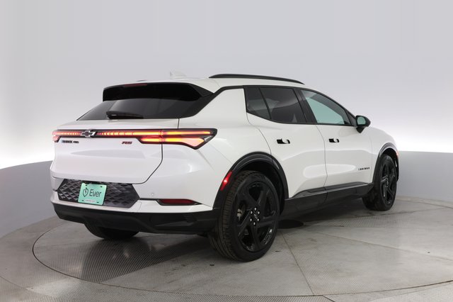 2024 Chevrolet Equinox EV — photo 2 of 23
