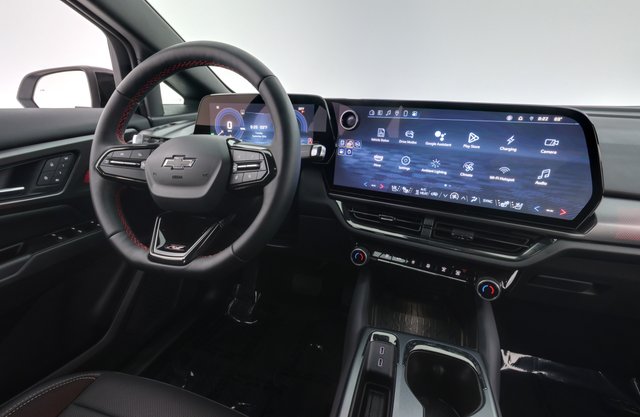 2024 Chevrolet Equinox EV — photo 20 of 23