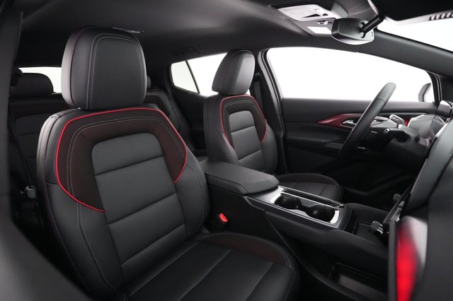 2024 Chevrolet Equinox EV — photo 18 of 23