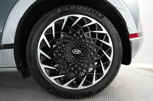 2024 Hyundai IONIQ 5 — photo 16 of 22