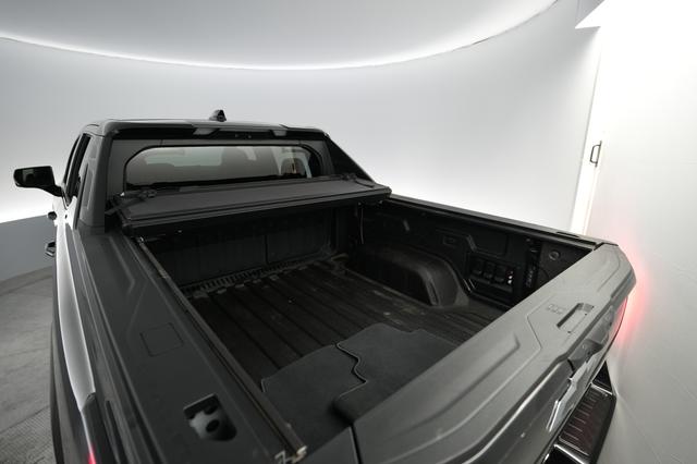 2024 Chevrolet Silverado EV — photo 6 of 17