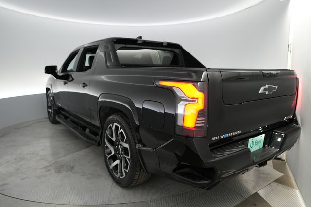 2024 Chevrolet Silverado EV — photo 2 of 17