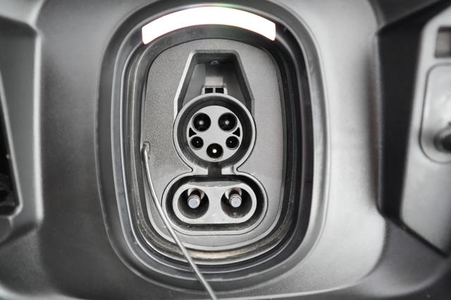 2024 Chevrolet Silverado EV — photo 8 of 17