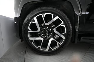 2024 Chevrolet Silverado EV — photo 11 of 17