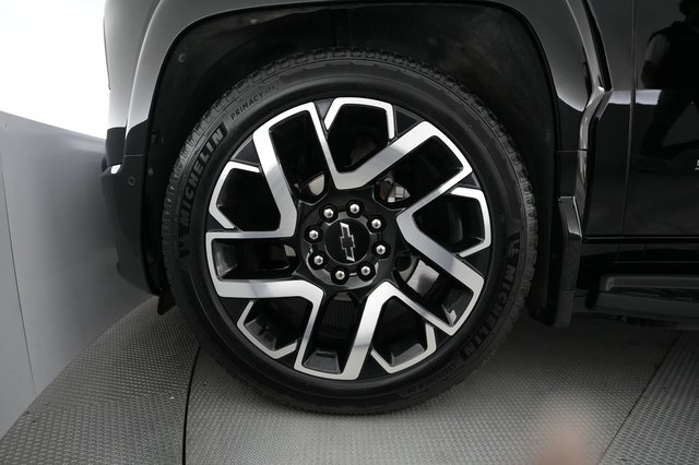 2024 Chevrolet Silverado EV — photo 11 of 17