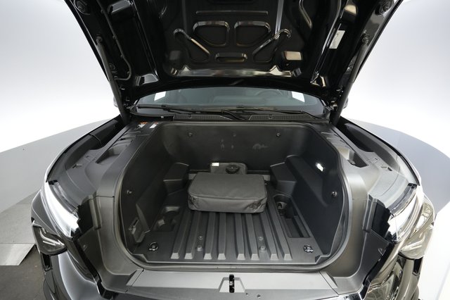 2024 Chevrolet Silverado EV — photo 15 of 17