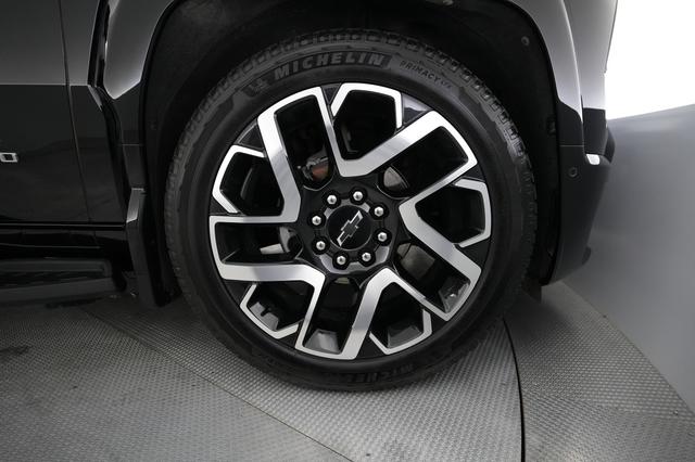 2024 Chevrolet Silverado EV — photo 9 of 17