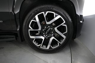 2024 Chevrolet Silverado EV — photo 9 of 17