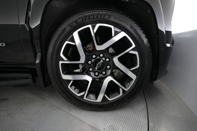 2024 Chevrolet Silverado EV — photo 9 of 17