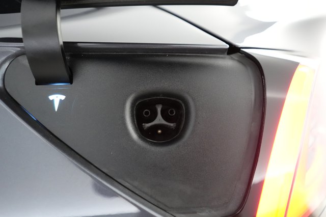 2021 Tesla Model 3 — photo 8 of 24