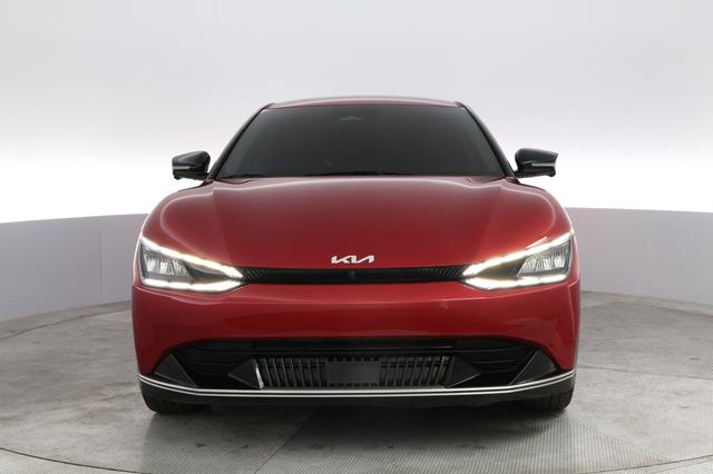 2024 Kia EV6 — photo 9 of 21