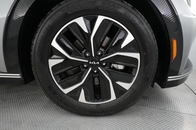 2024 Kia EV6 — photo 7 of 21