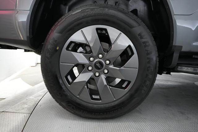 2023 Ford F-150 Lightning — photo 9 of 15
