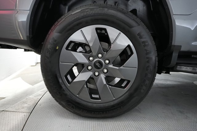 2023 Ford F-150 Lightning — photo 9 of 15