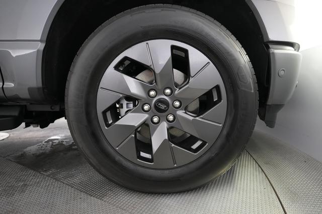 2023 Ford F-150 Lightning — photo 10 of 15
