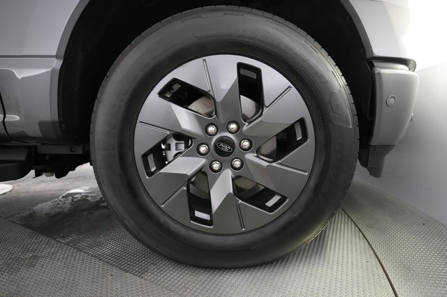 2023 Ford F-150 Lightning — photo 10 of 15