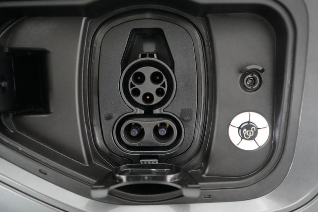 2023 Ford F-150 Lightning — photo 8 of 15