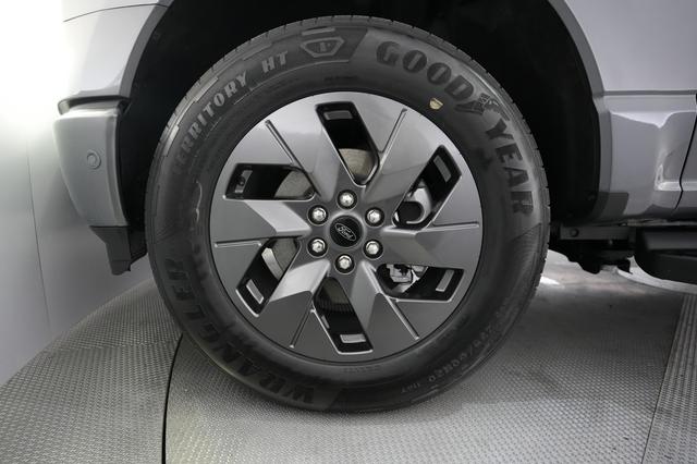 2023 Ford F-150 Lightning — photo 7 of 15