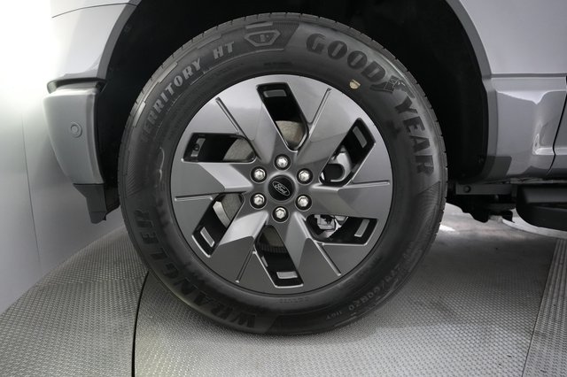 2023 Ford F-150 Lightning — photo 7 of 15