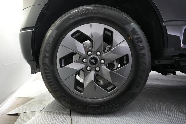 2024 Ford F-150 Lightning — photo 9 of 15