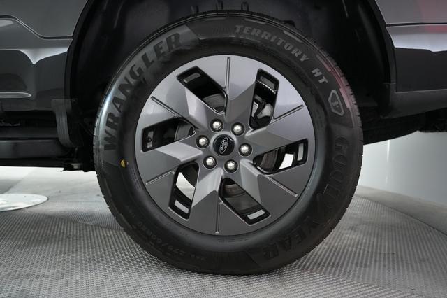2024 Ford F-150 Lightning — photo 10 of 15