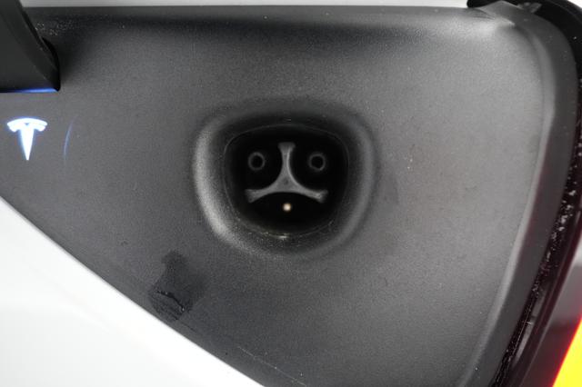2021 Tesla Model 3 — photo 8 of 24