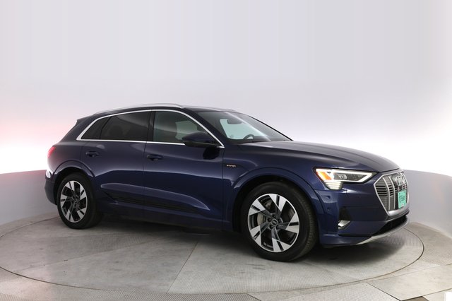 2022 Audi e-tron — photo 11 of 22