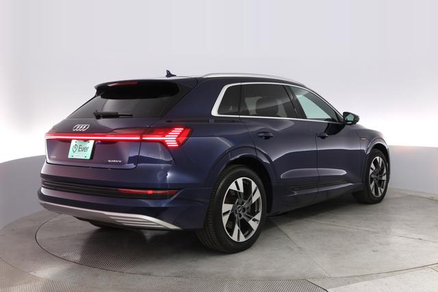 2022 Audi e-tron — photo 2 of 22