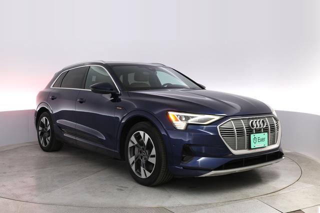 2022 Audi e-tron — photo 10 of 22