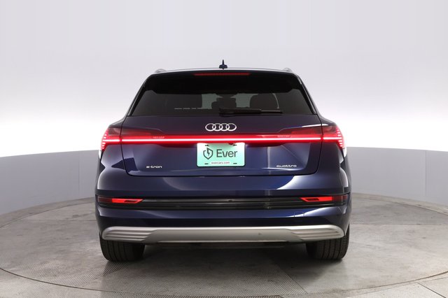 2022 Audi e-tron — photo 12 of 22