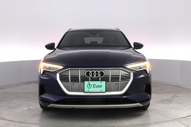 2022 Audi e-tron — photo 9 of 22