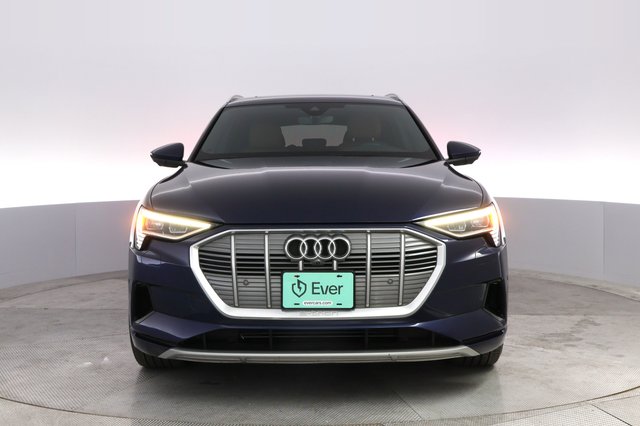 2022 Audi e-tron — photo 9 of 22