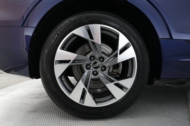 2022 Audi e-tron — photo 17 of 22